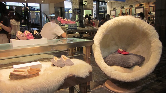 シドニーQVBのUGG店内