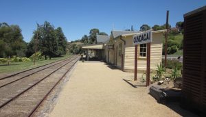 ガンダガイ　廃線　駅