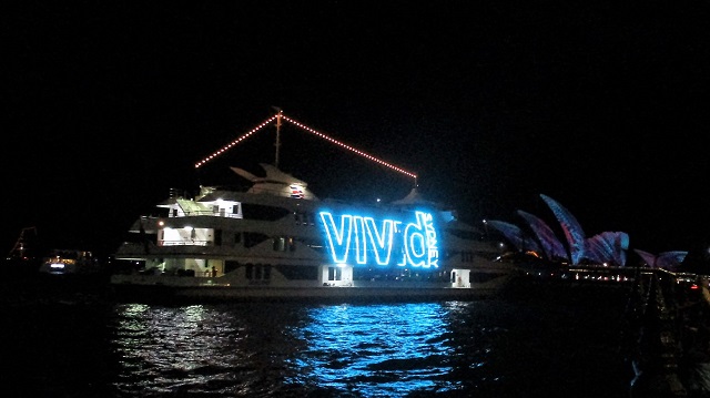Vivid Sydneyクルーズ シドニー キャプテンクック