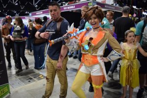 海外イケメンと美女のコスプレ写真