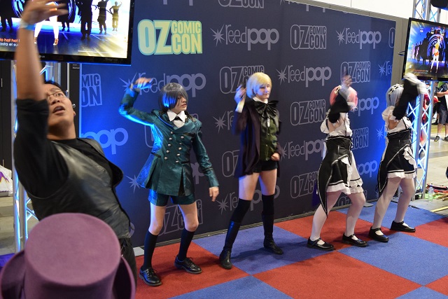 オーストラリアのコスプレイヤーたちのダンス