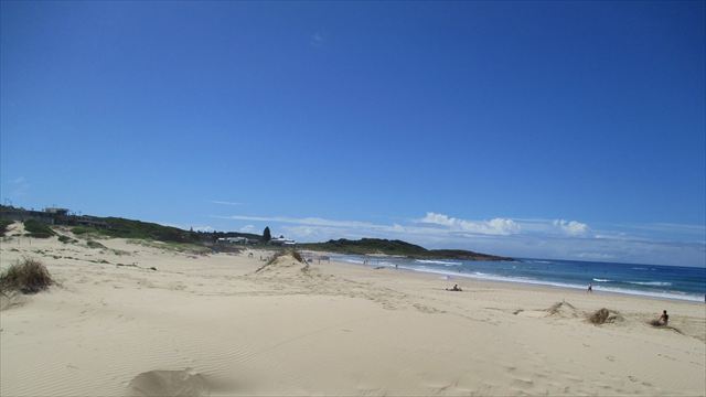 砂丘と海が続くビルビ周辺の海岸